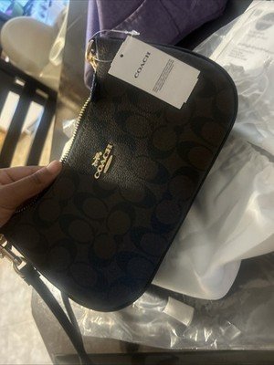 Image #1 from Amelia Scott